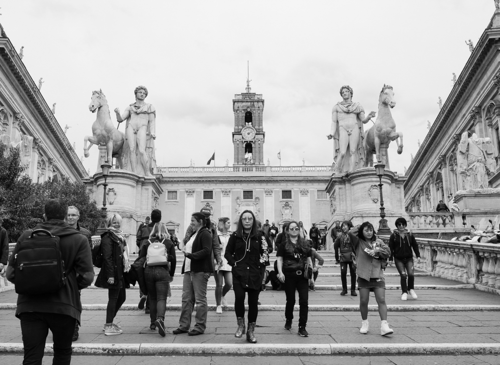 People in front of the Capitoleum, Rome 2018