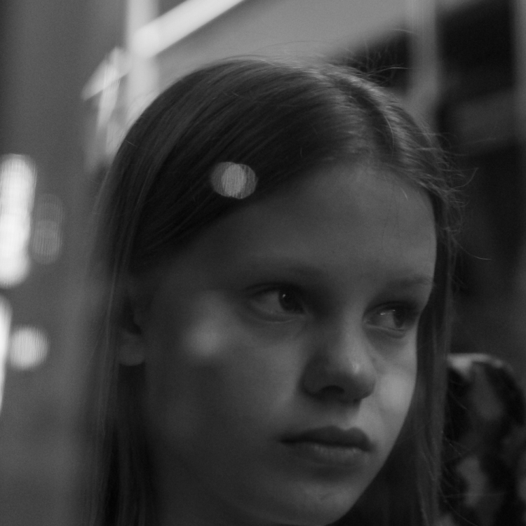 Martina Büttner: Reflection portrait at night, Berlin