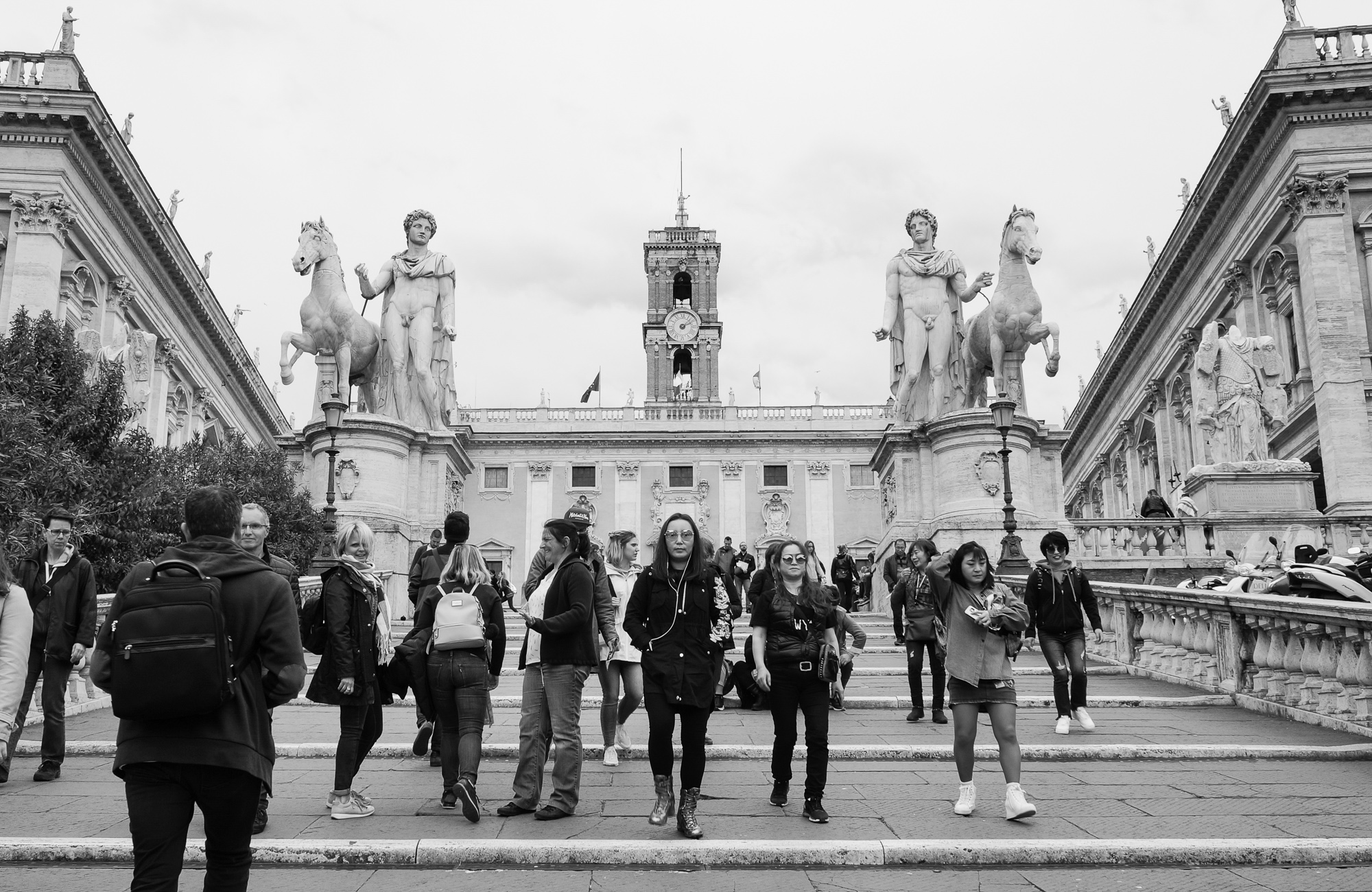 People in front of the Capitoleum, Rome 2018